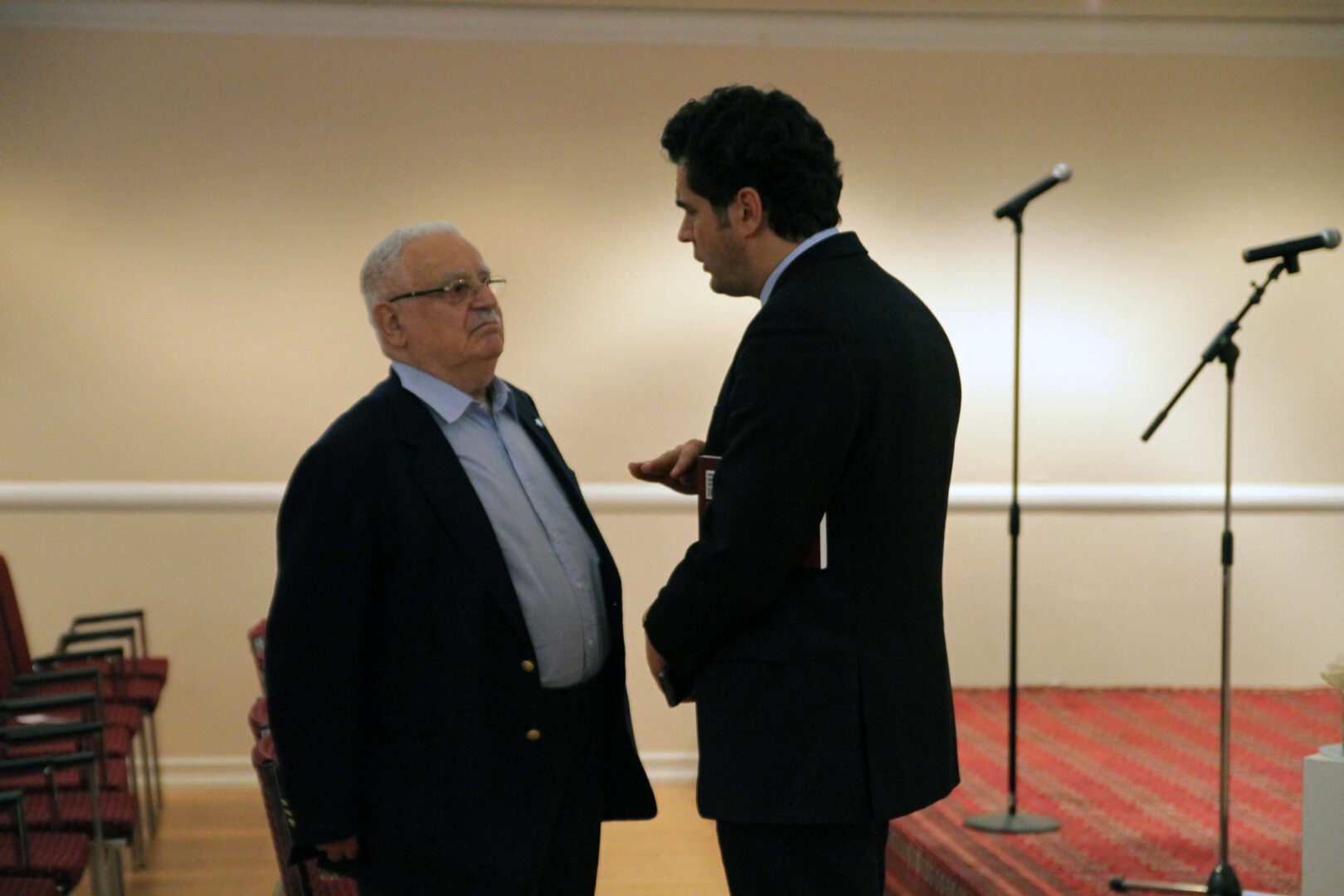 Yitzhak Livnat and Károly Dán.